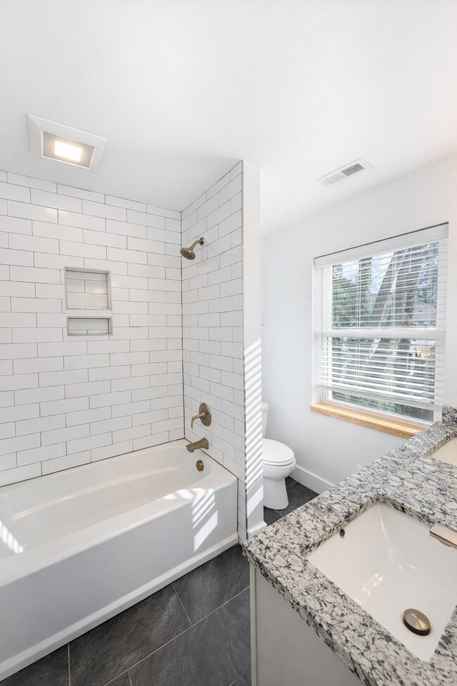 Building Photo - West Asheville Rental!