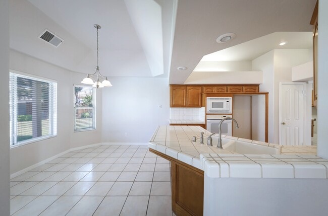 Building Photo - 4709 Laurel Springs Dr