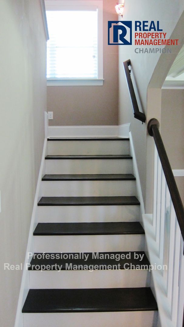 Building Photo - Custom Executive Home with Community Water...