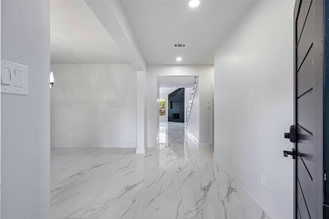 Building Photo - 2401 Fastwater Creek Ct