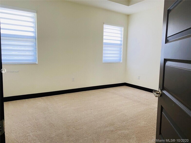 Building Photo - 15501 NW 88th Ave