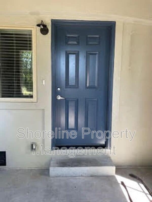 Building Photo - 2111 Brittany Ln