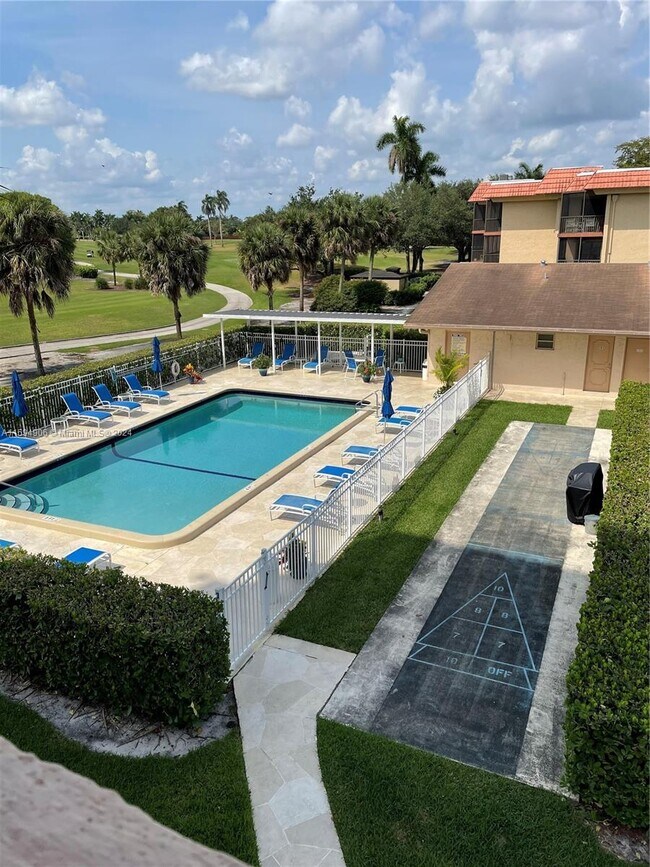 Building Photo - 250 Jacaranda Dr