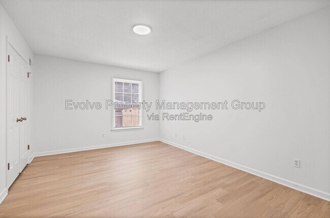 Building Photo - 3085 Circle Gate Dr