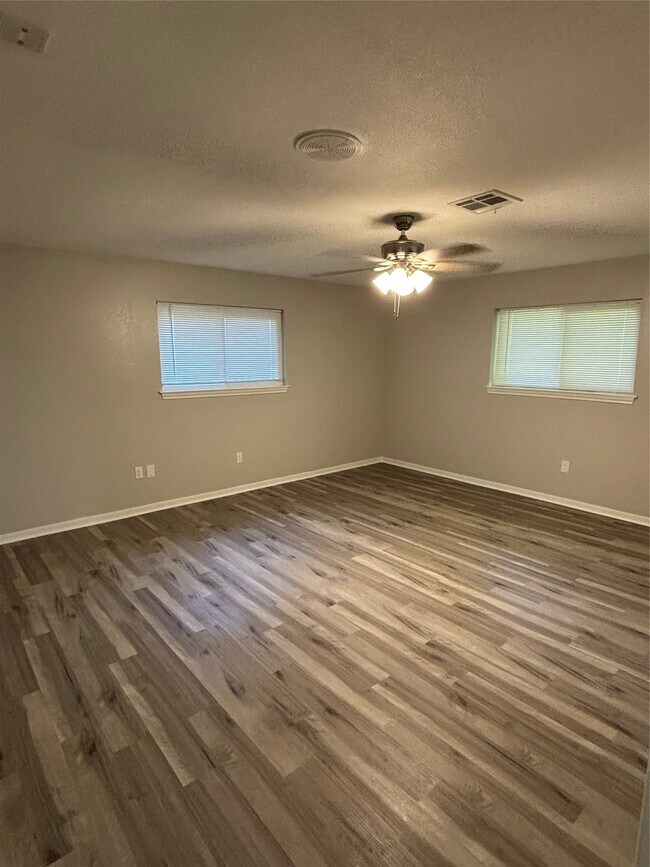 Building Photo - 26019 Leafywood Dr