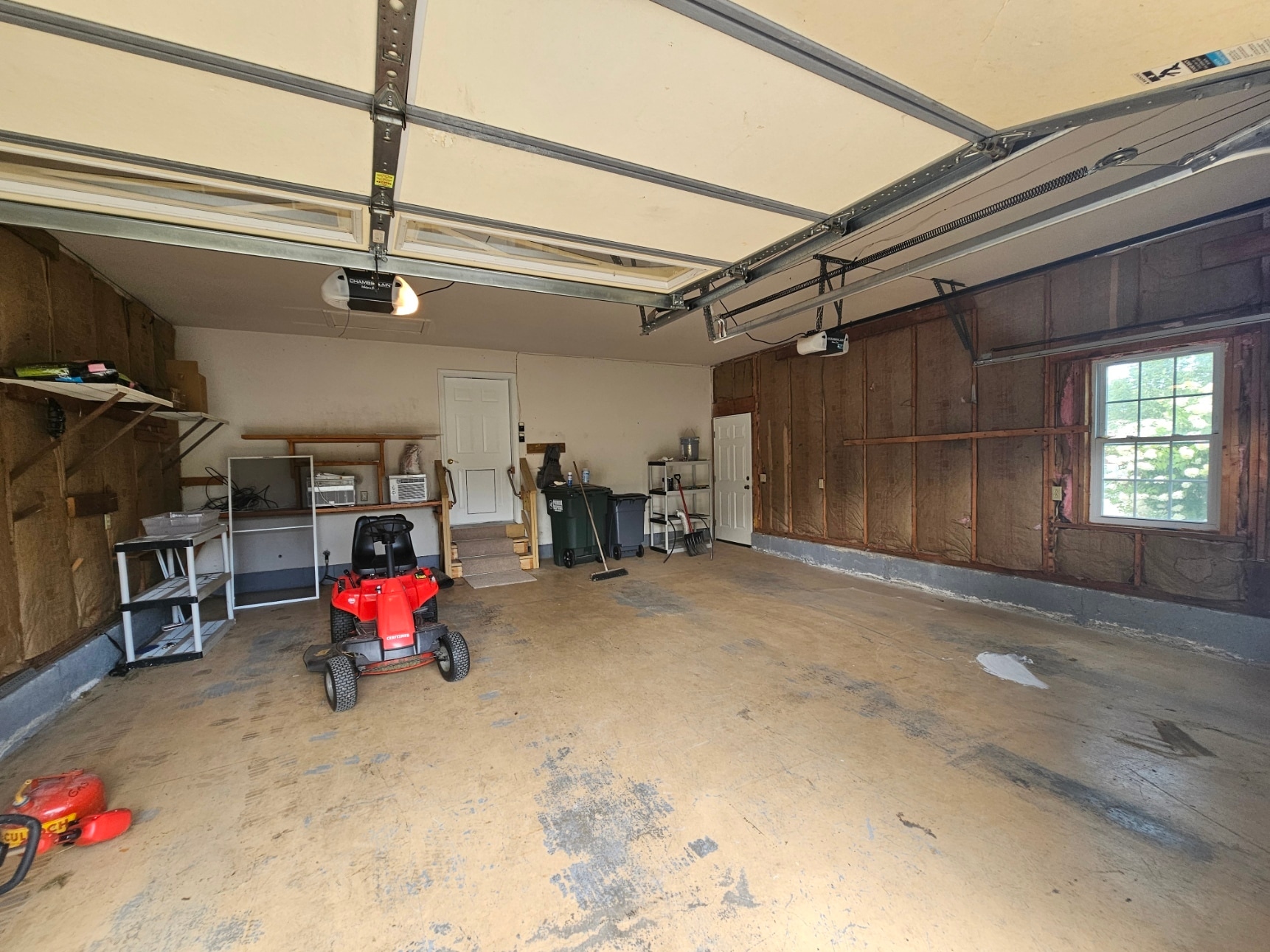 Garage - 585 High St