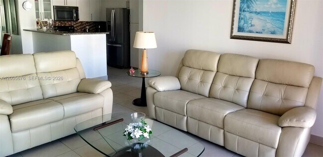 Building Photo - 19901 E Country Club Dr