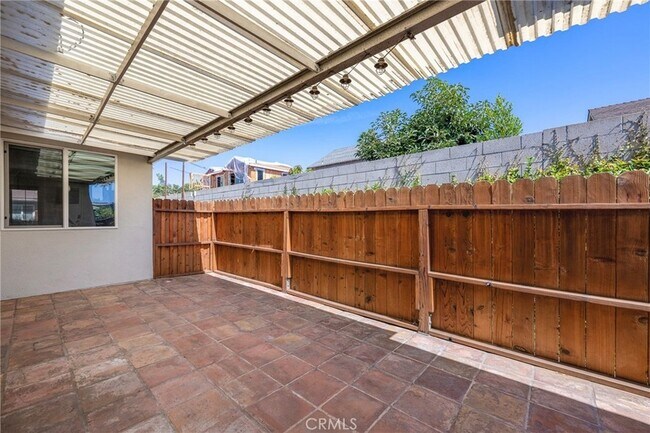 Building Photo - 8231 Deerfield Dr