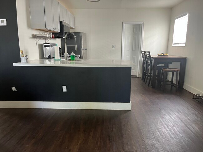 Building Photo - 2618 SW 12th St