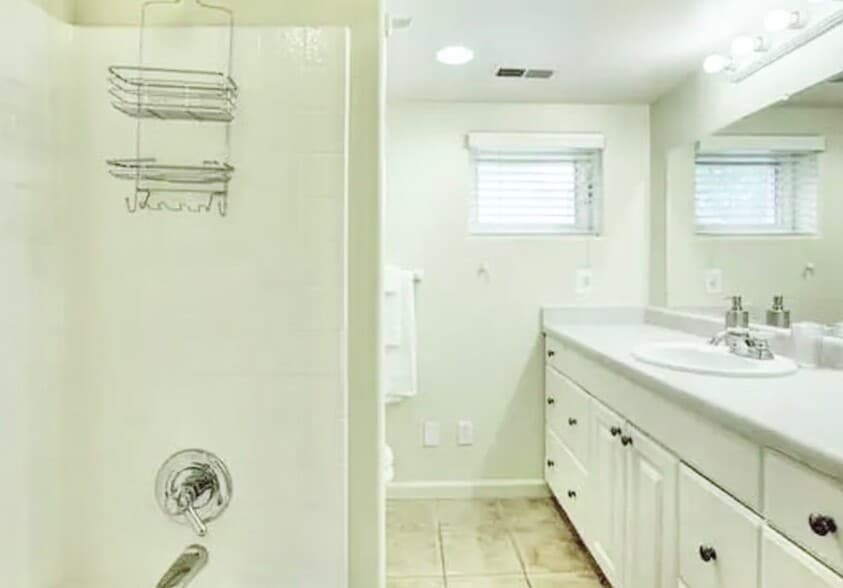 Bathroom - 1004 E Ohio Ave