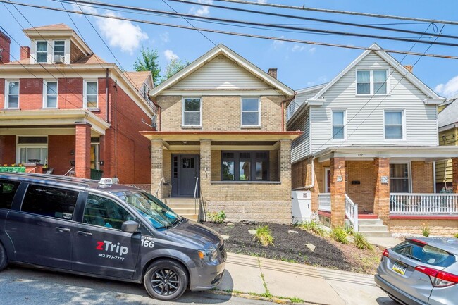 Building Photo - Stunning 3 bedroom home in Pittsburgh avai...