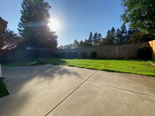 Building Photo - 3-bedroom, 2-bath, 1,107 sq. ft. single-story home in Sacramento