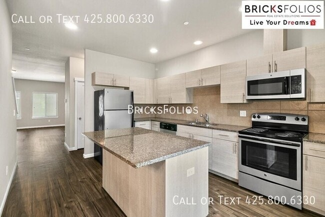 Building Photo - Beautiful Townhome For Rent in Olympia