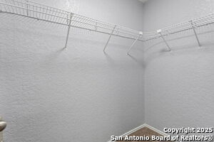 Building Photo - 411 Point Rise