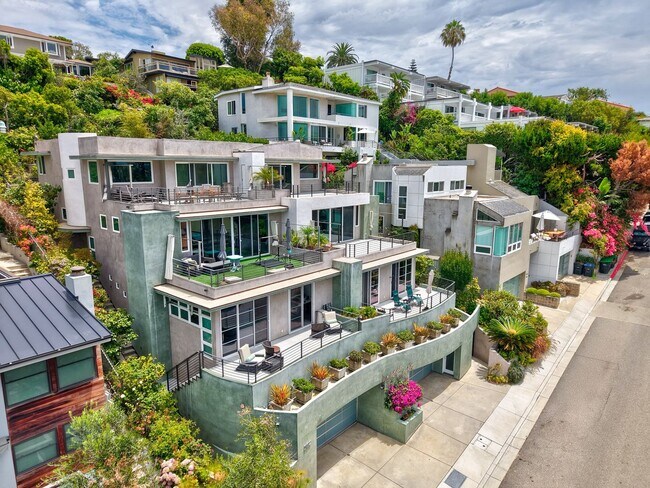 Building Photo - 3 Bed 3 Bath Ocean View, Penthouse "Mark Singer" Residence in Downtown Laguna Beach