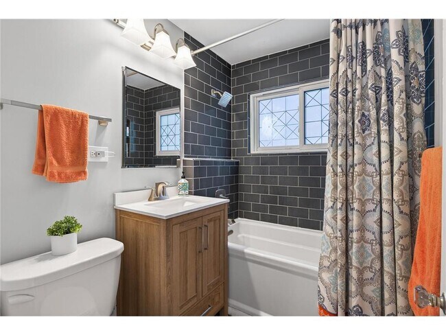 Building Photo - 1628 Princeton