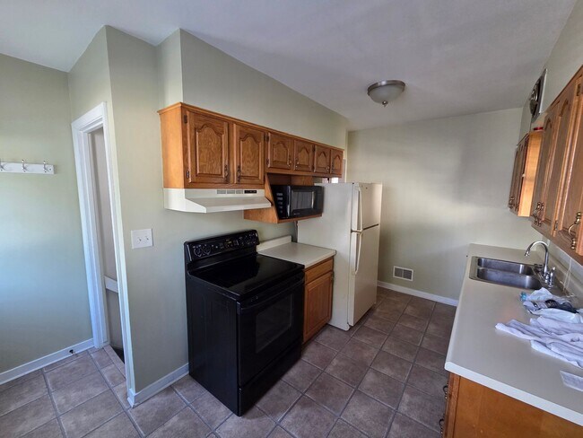 Building Photo - 3 Bedroom Cedar Falls House