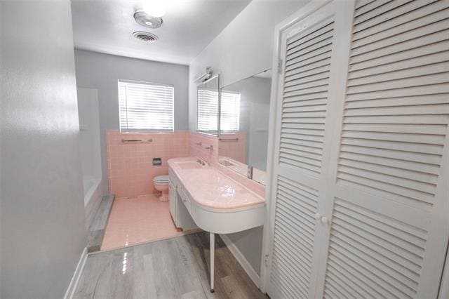 Building Photo - 8301 Llano Ave