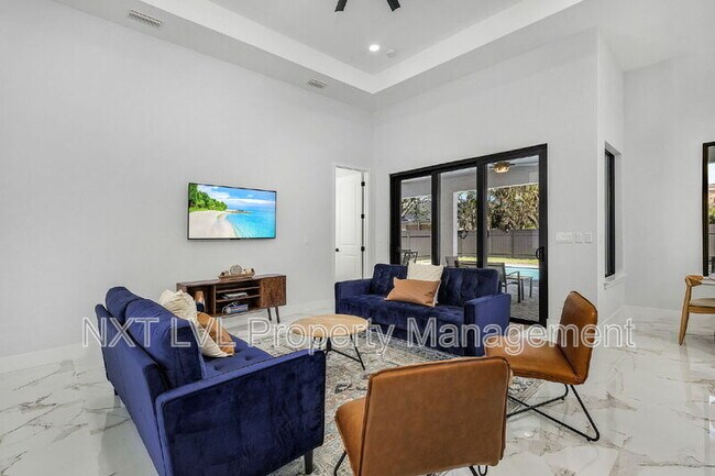 Building Photo - 1925 SW 3rd Terrace