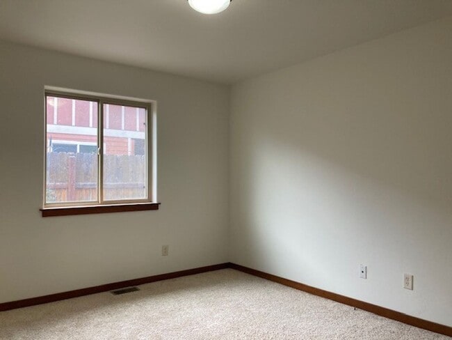 Building Photo - Beautiful 4 Bedroom Home in North Star Sub...