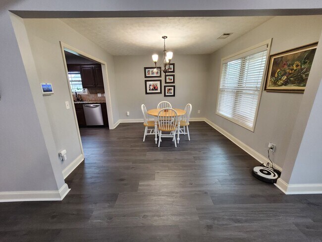 Building Photo - $100 Military Discount! Close to Park, Lik...