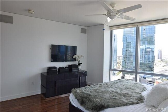 Building Photo - Hokua 3 bedroom corner unit