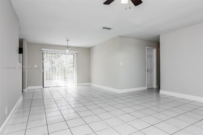 Building Photo - 707 SW 74th Ave