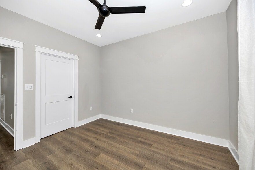 Building Photo - 2907 8th Ave SW