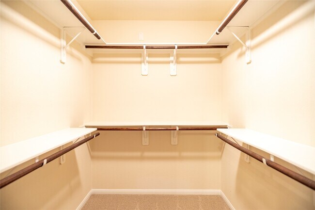 Building Photo - 7115 Ironwood Forest Dr