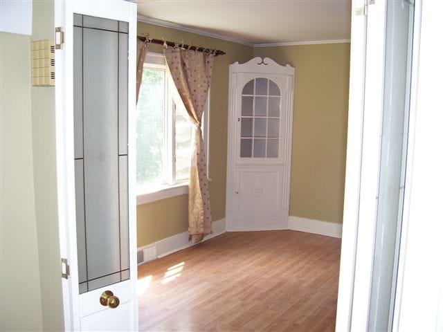 Building Photo - 112 N Hager Ave