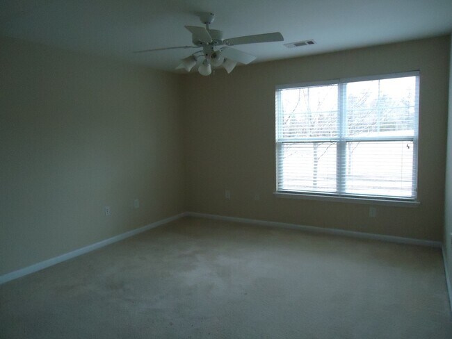 Building Photo - Summit #1012 - End Unit! - PRELEASING FOR AUGUST 2026!