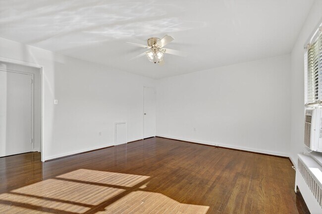 Interior Photo - 1010 G St