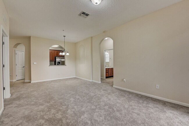 Building Photo - Beautifully Maintained 3-Bedroom, 2-Bathro...