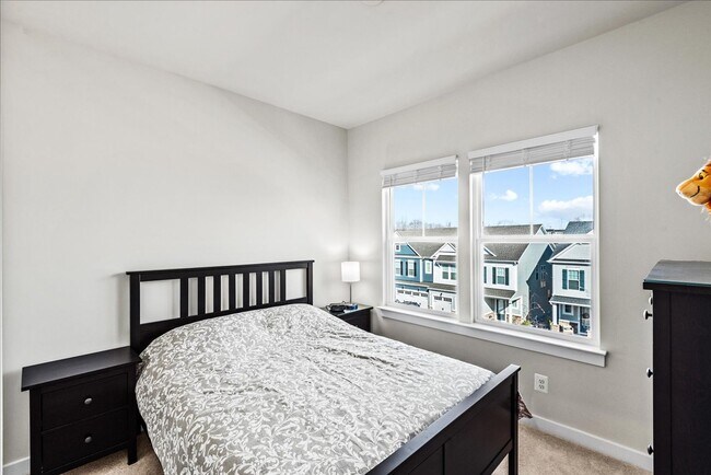 Building Photo - Like New! CLOSE TO I-95 & QUANTICO!