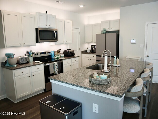 Building Photo - 404 Willet Ct