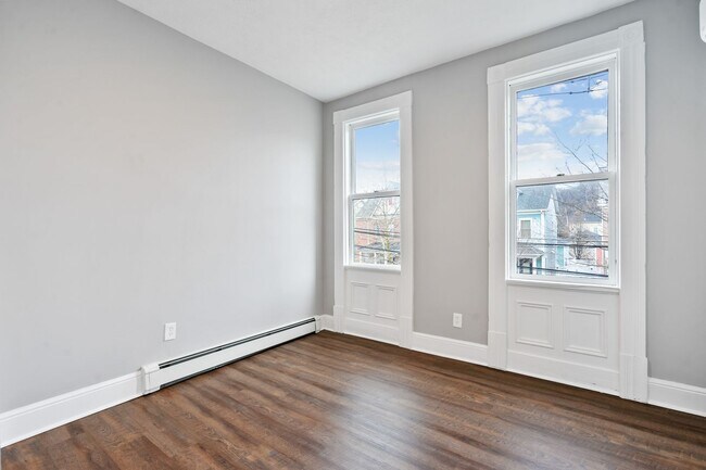 Building Photo - Brand New Remodel - 4BR / 2BA Home in Manchester - In-Unit Laundry, Convenient Location - Availab...