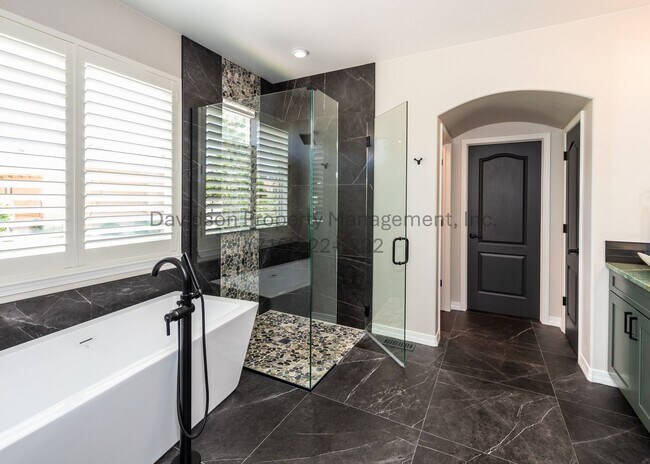 Building Photo - Gorgeous 4 Bedroom House in Pine Creek