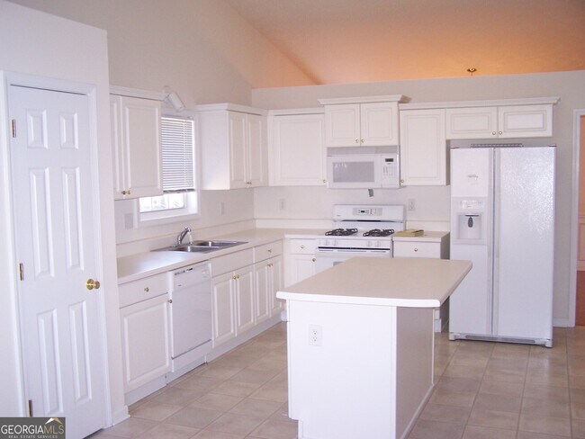 Building Photo - 3230 Kylay Ct NE