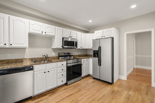 Building Photo - 798 Mt Auburn St