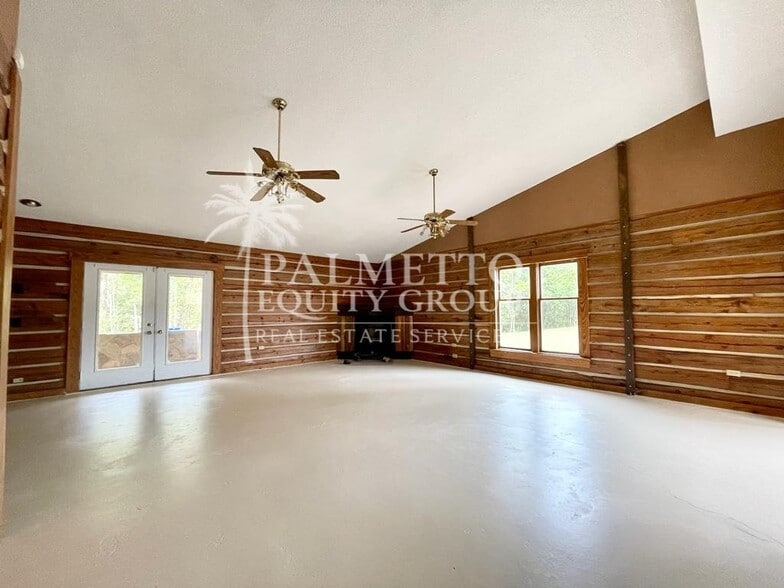 Building Photo - 5258 Ferguson Rd