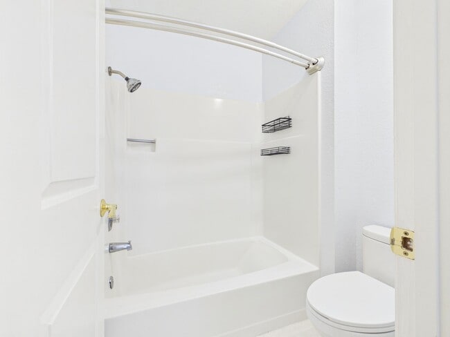 Building Photo - Sumaya Condo 2 Bed/2 bath with Fireplace. Includes washer and dryer