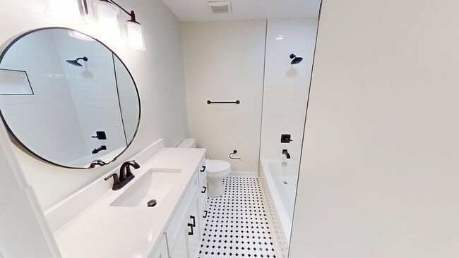 Building Photo - 171 Longwood Dr