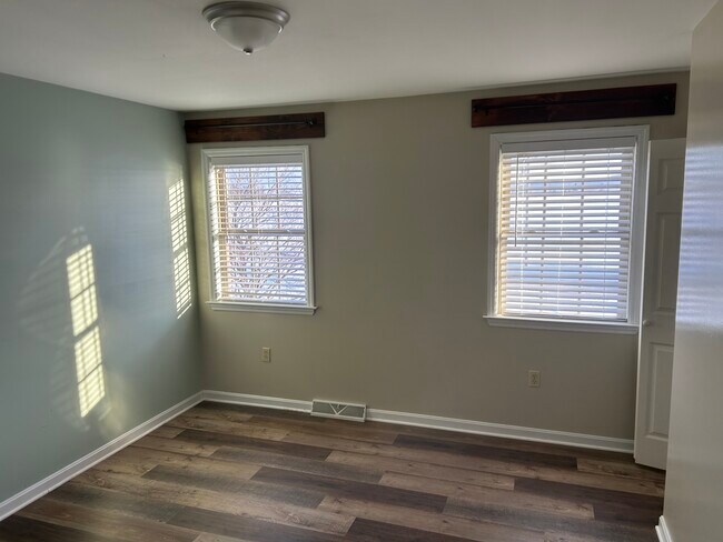 Building Photo - 320 Mt Vernon Rd