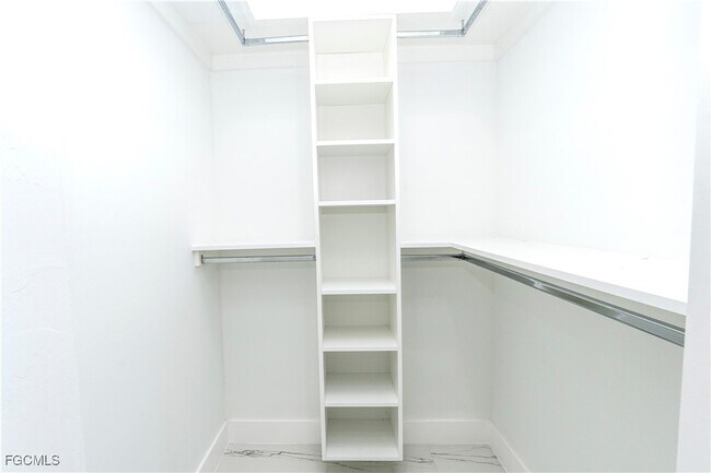 Building Photo - 903 NE 23rd St