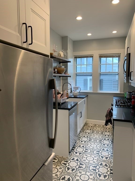 Building Photo - 34 Ash St