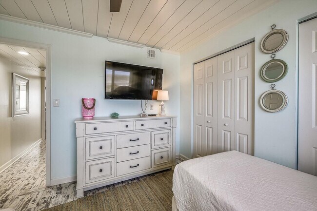 Building Photo - 23223 Front Beach Rd