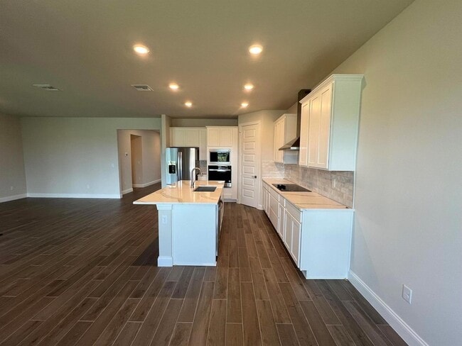 Building Photo - 6305 Cloverdale Ave