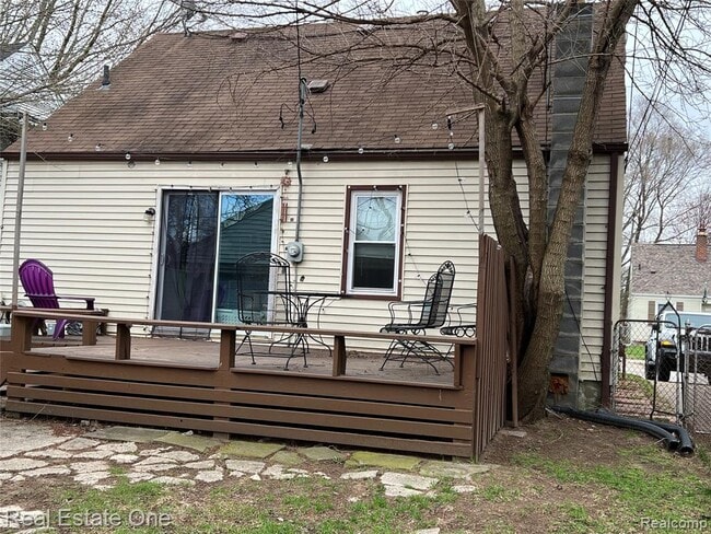 Building Photo - 2027 Brockton Ave