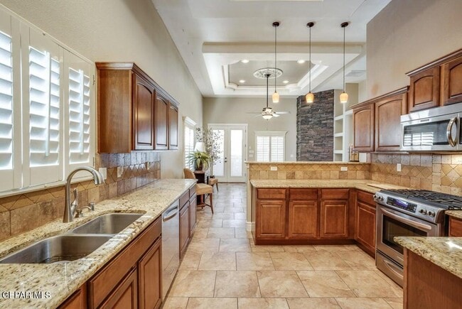 Building Photo - 7425 Gulf Creek Dr