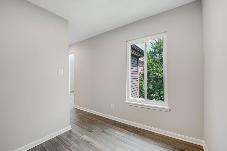 Building Photo - 2815 Lee Oaks Ct